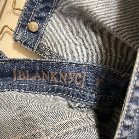 Blank NYC Women's Distressed Shadow Pocket Frayed Cut Off Short Overalls Size 27 - Picture 3 of 10